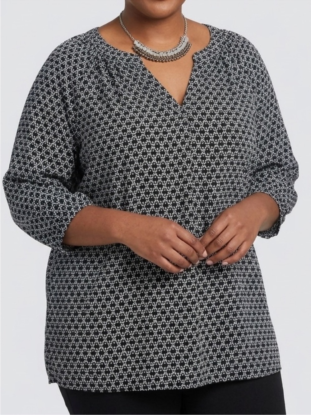 Dalia Black & White Geometric Print Split-Neck Long Sleeve Blouse - size XL